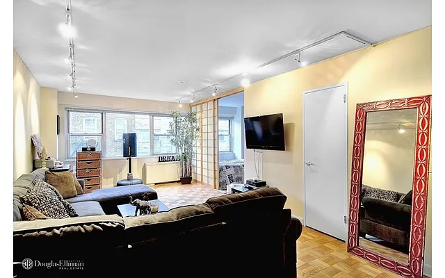 Rented by Douglas Elliman | media 14
