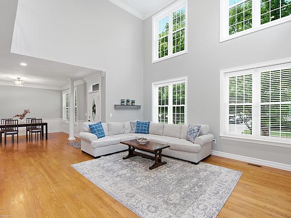 5th image of 49158 Golden Park Dr
