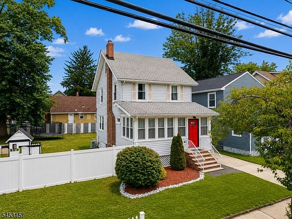 3rd image of 512 W 3Rd Ave
