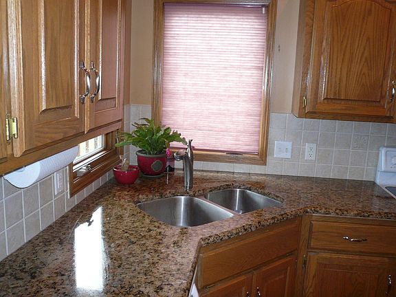 5th image of 2710 Northwood Cir