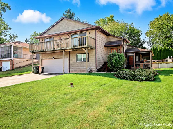 34726 N Mudjekeewis Ter, McHenry, IL 60051