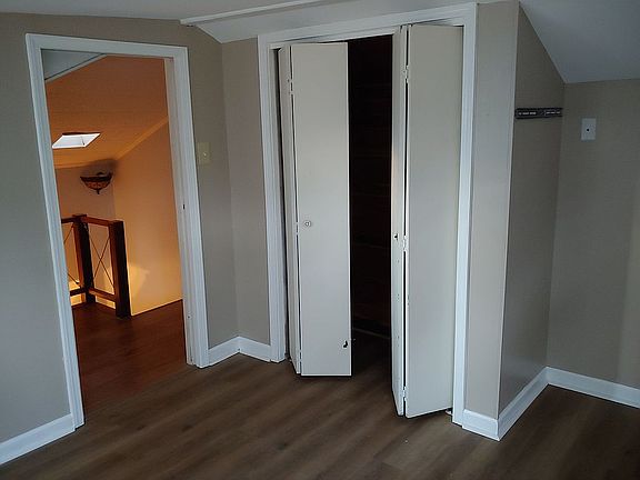 3rd image of 1550 N Chateau Cir
