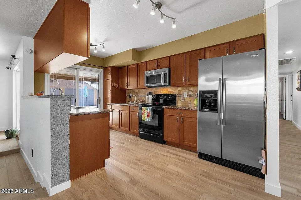 3 bed, 1853 sqft, $2,500 — Photo 4