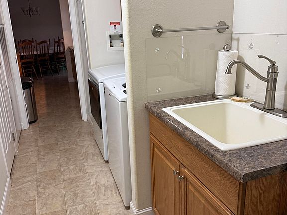 4th image of 2112 Resthome Rd