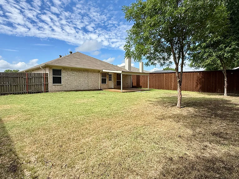 243 Lake Travis Dr — Photo 5