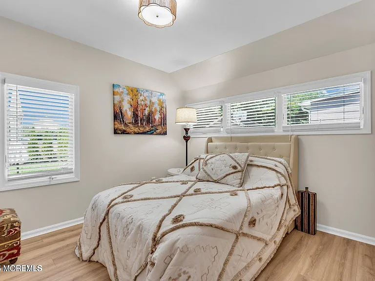 520 Brighton Ave — Photo 16