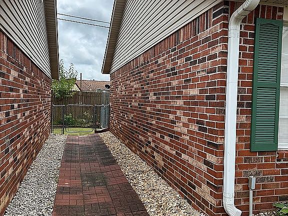 5th image of 1453 W Evergreen Ln
