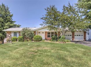 12153 Lake Placid Dr, Saint Louis, MO