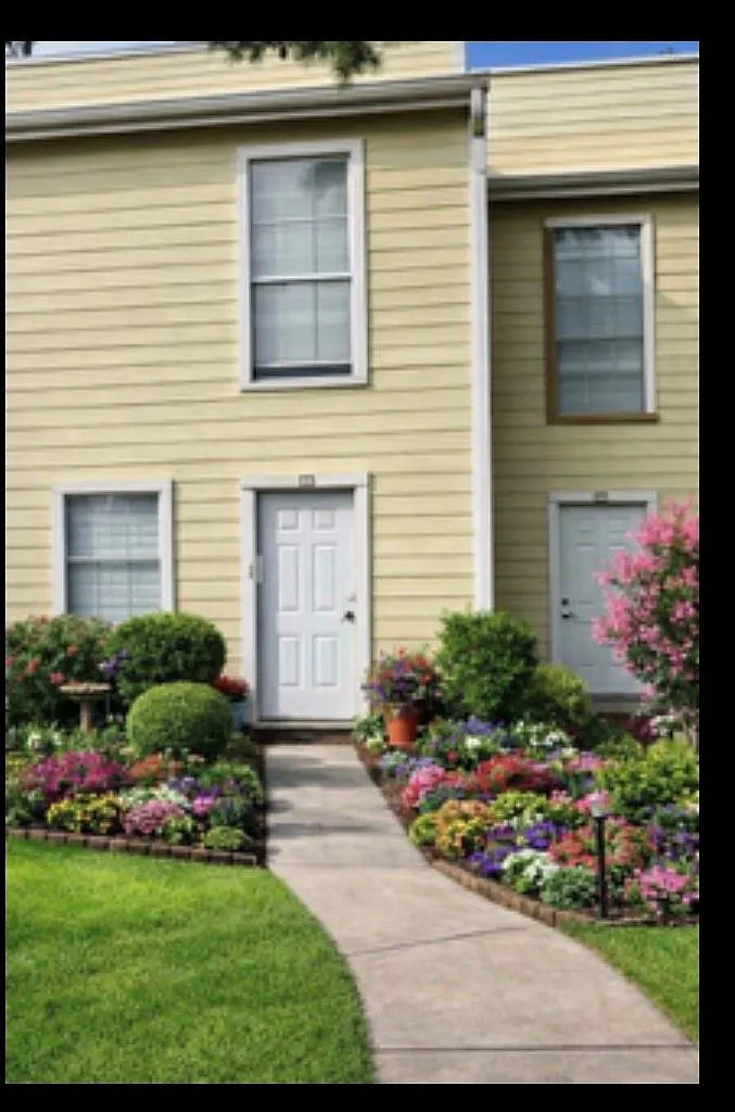 2 bed, 1.5 bath, 1133 sqft, $900 — Photo 1