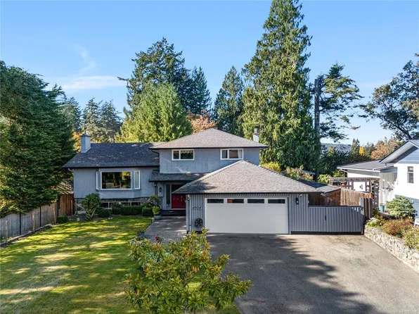 4904 Bellcrest Pl, Saanich, BC V8Y 2C9