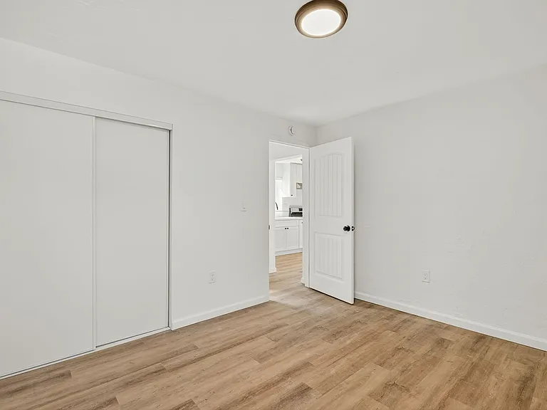 1023 W Congress St — Photo 15