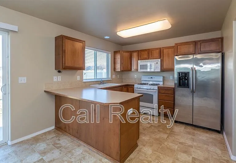 1814 N Arc St — Photo 8