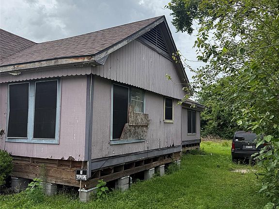 2nd image of 864 Granville Dr