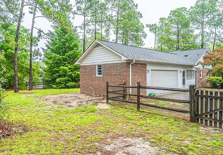 120 Fox Hunt Ln — Photo 31