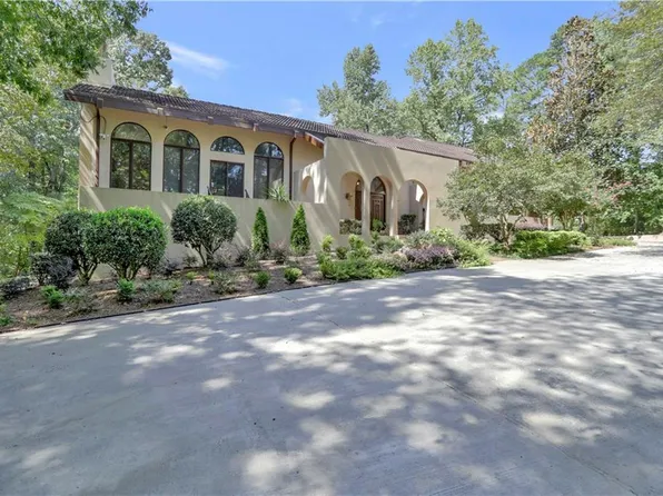 205 North Dr, Fayetteville, GA 30214