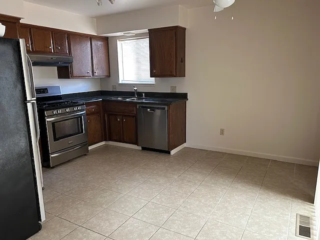 675 Summerfield Rd #13 — Photo 9