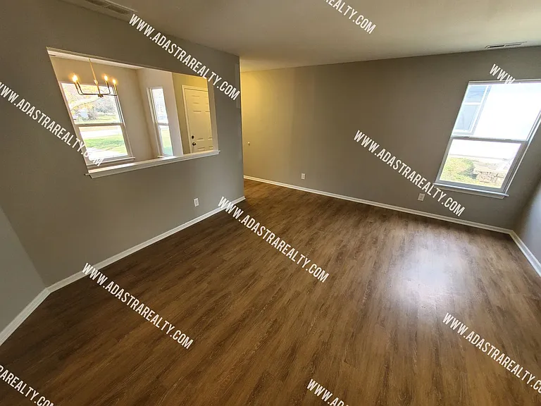 121 Ames St — Photo 8