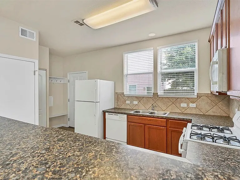 334 Newberry Main Cv — Photo 16