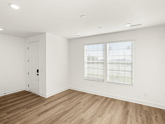 4th image of 322 Lynwood Station Blvd