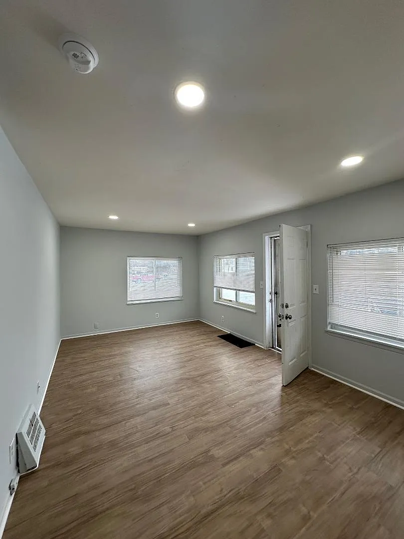 Building Photo - 3055 Auburn Rd #2