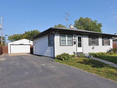 8534 17th AVENUE, Kenosha, WI, 53143