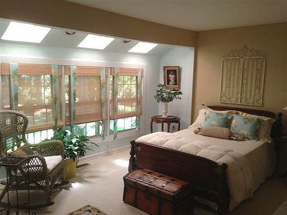 5th image of 303 Lodge Dr