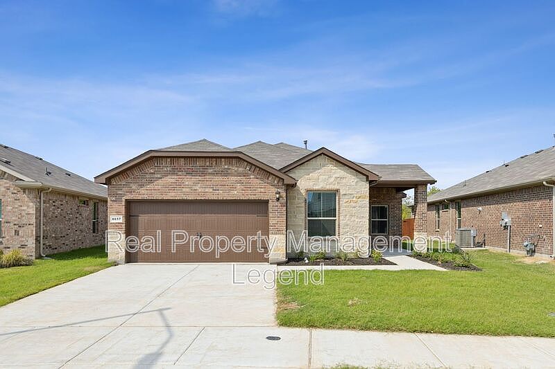 1st image of 8617 Centerboard Ln