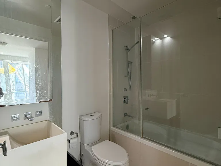 1 Bloor St E #422 — Photo 21