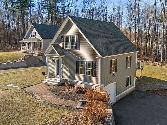 3rd image of 11 Hilltop Lane