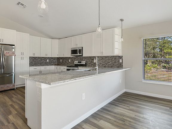 5th image of 125 Maple Dr