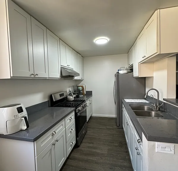520 E Tujunga Ave #J — Photo 4