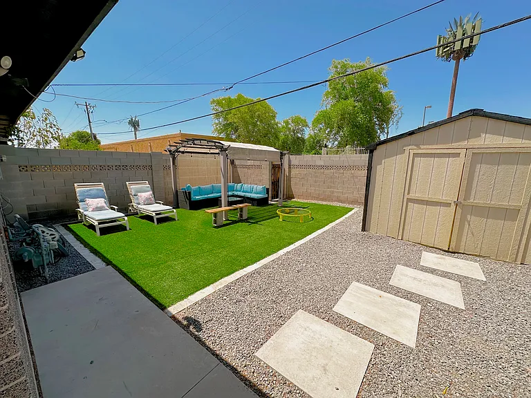824 W 9th St — Photo 18