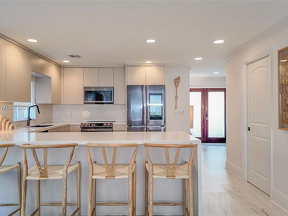 5th image of 3092 Shipping Ave #3092