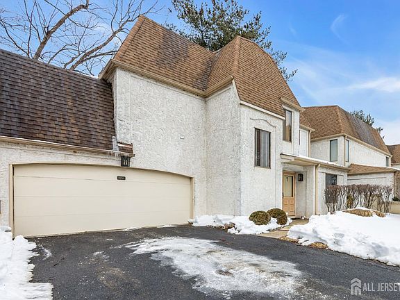 2nd image of 89 Park Gate Dr