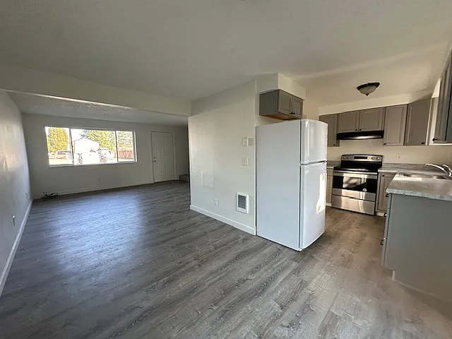 2100 Carlson Rd — Photo 3