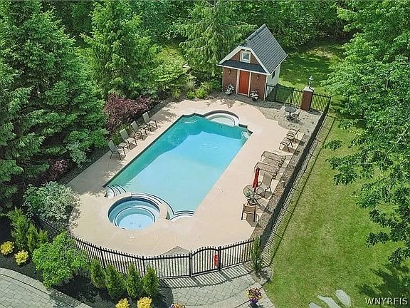 2nd image of 81 Hidden Oaks Ct
