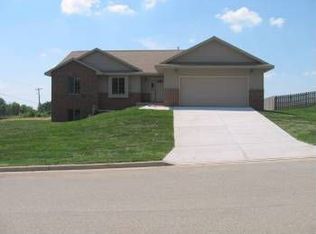 501 Woodhaven Ct, Cambridge, WI 53523