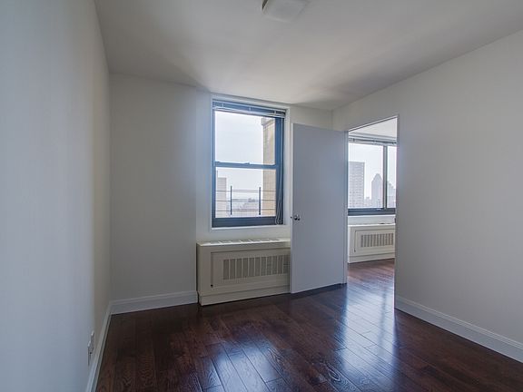 5th image of 200 E 82nd St APT 2C