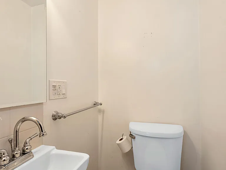 4006 Minnesota Ave — Photo 13