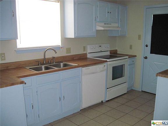 4th image of 2013 Corona Dr