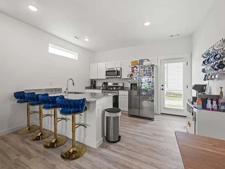 1061 Kentucky Ave — Photo 5