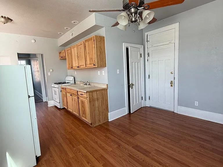 1002 S State St #D — Photo 2