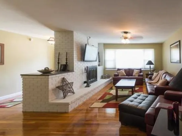 33 Lakeshore Dr, Seabrook, NH 03874