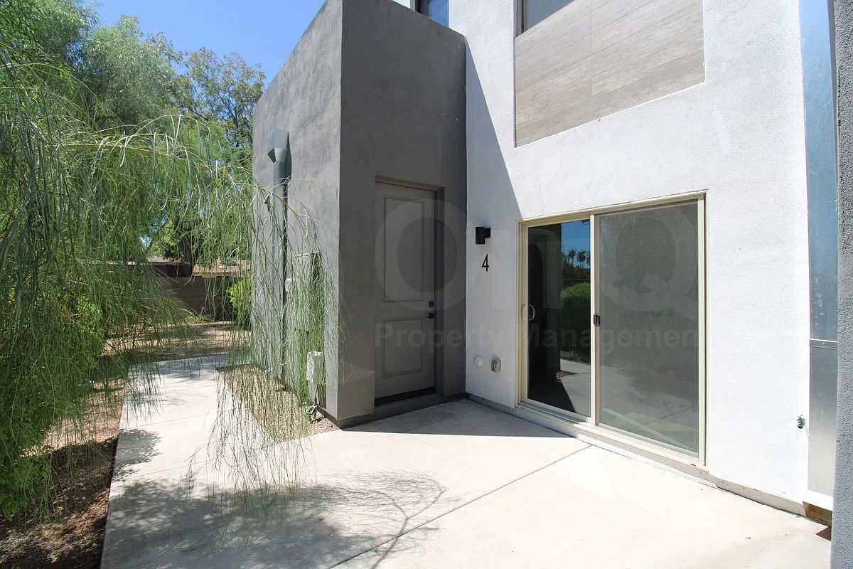 3 bed, 3.5 bath, 1980 sqft, $2,450 — Photo 2