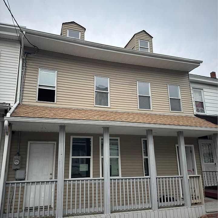 1st image of 629 E Pine St