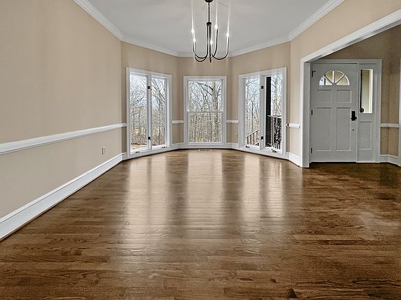 3rd image of 413 Hawks Ridge Rd