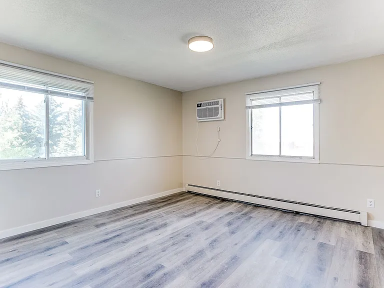 Elgin Pines — Photo 9