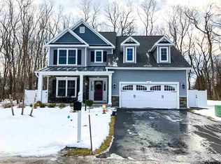47 Flanders Ln, Albany, NY 12203