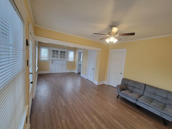 4th image of 1227 N Mariposa Ave