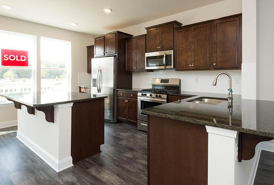 1st image of 2040 Hinshaw Dr